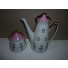 Кофейник и сахарница. Костяной Фарфор. Рельефный рисунок,позолота. Рига СССР