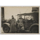 Немецкие солдаты у внедорожного Мерседеса