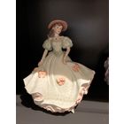 Статуэтка Дама в зеленом  Англия Coalport винтаж