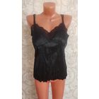 Стильная майка Atmosphere на 50 размер. (указан размер 16, 44 евро). Цвет черный, отличное состояние. Длина шлеек регулируется, длина без учета шлеек 51 см, ПОгруди 47 см.