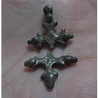 Серебряные крестики.