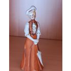 Статуэтка дама в шляпе с зонтиком