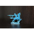 Модель пластикового солдатика на лошади, на подставке.