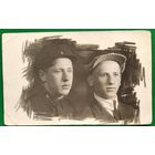 Довоенное фото железнодорожника в форме среднего командного состава с другом. 8.5х14 см.