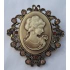 Крупная брошь. Камея. Смешанные материалы с кристаллами. Европа