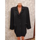 Классический черный жакет на 56-58 размер. Хороший жакет из качественной ткани. Длина 81 см, ПОгруди 62 см, ПОталии 59 см, длина рукава 63 см. Приятная цена. Хорошее состояние.