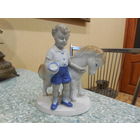 Мальчик кормит лошадку. Wagner & Apel