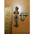 Часть нательного крестика и что-то