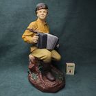 Большая Статуэтка СССР Солдат Красноармеец с гармошкой Партизан Летчик пилот !!!