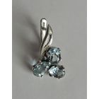 Серьга с голубыми кристаллами. 925 пр. Размер 1.3-2.5 см.