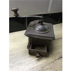 Кофемолка-старинная.