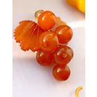 Брошь Виноград. Янтарь