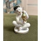 Статуэтка Фарфоровая Мальчик с виноградом . ЛФЗ . В/с