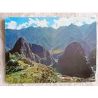 Перу, панорамный вид на руины Мачупикчу. Гранитный город обнаружен в 1911 г.