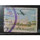 Мозамбик, колония Португалии, 1962. Самолет над заводом