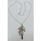 Кулон, подвеска с цепочка 80-90 годы Европа. Размер 9 см. Длина цепочки 76 см. Металл.