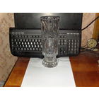 Интересная ваза из толстого хрусталя .