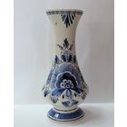 Ваза фарфоровая 60-70-е годы Голландия. Высота 20.5 см.