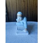 Мальчик на санках 12 см