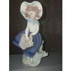 Фарфоровая статуэтка