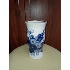 Фарфоровая ваза "Синие цветы". Владивостокский ФЗ.СССР.21 см.чешуйчатый скол(фото 4)
