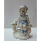 Статуэтка фарфоровая "Девочка на скамейке с птичкой" 70-80-е годы Европа. Высота 15 см.