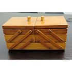 Винтажная деревянная шкатулка ( гармошка ) в хорошем состоянии .