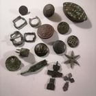 Разные старые предметы.