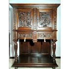 Старинный шкаф.