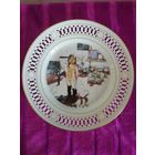 Коллекционная настенная тарелка "Комната мамы и маленьких девочек". Резной фарфор. Дания. 21,5 см