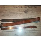 Кожаный ремень с латунной прягой, длина 125 см.