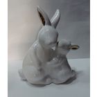 Статуэтка фарфоровая "Зайцы" 80-е годы Европа. Высота 16 см.