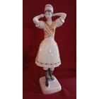 Фарфоровая статуэтка девушки в национальном костюме, Hollohaza Холлохаза, Венгрия