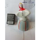 Фарфор "девушка пляшет руки вбоки"