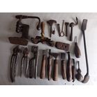 Большой набор старых инструментов сапожника