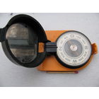 Компас "Азимут" СССР. знак качества. Московский опытный завод. Линейка 6 см. Фосфорная подсветка для работы в темноте.