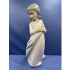 Фарфоровая фигура Девочка в пижаме Ручная подглазурная роспись.Испания, NAO by Lladro, после 1982 года.