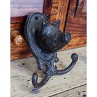 Вешалка чугунная "Свинка"