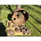 Части стариной, довоенной техники.