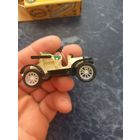 Винтажная игрушечная машинка