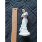 Фарфоровая статуэтка Плясунья локотки
