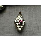 Елочная игрушка пчела на соте