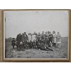 Фото группы женщин и детей с военным. Житомир.1930 г. 9х12 см. На картоне.