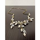 Винтажное необычное  колье в вечернем стиле с растительным орнаментом в виде листьев и цветов .