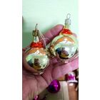 Ёлочная игрушка. Два небольших шарика на подставке. К