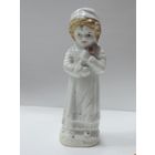 Статуэтка фарфоровая "Девушка" 60-е годы Европа. Высота 11.5 см.