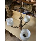 Люстра на 5 рожков и три плафона.