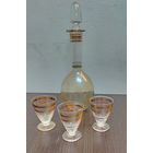 Набор для напитков графин и три рюмки . хороший набор из тонкого стекла с позолотой