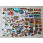 Значки транспорт машины автомобили мотоциклы автобусы тракторы ДОСААФ ЮДПД за работу без аварий история отечественного автомобиля 30 лет МРЗ пожарно-техническая выставка и др.