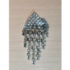 Брошь времён СССР, отсутствует одна вставка.